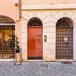Spanish Steps Spacious Apartment