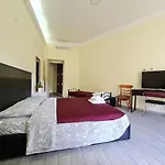 Lili & Aurora Home