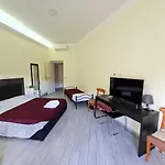 Lili & Aurora Home