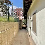 Independent House With Private Patio In Rome