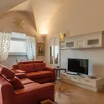 Palazzo Altieri Elegant Apartment