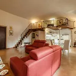 Palazzo Altieri Elegant Apartment