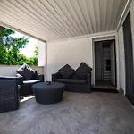 White Veio Lodge