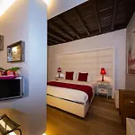 Town House Spagna- Luxury Rooms With Jacuzzi Bath