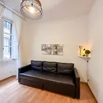 Apartment By The Colosseum - White Chic Flats