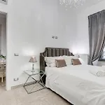 Crystal Trevi Fountain - Romedreamhome