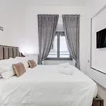 Crystal Trevi Fountain - Romedreamhome