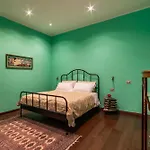 Piazza Di Roma Turquoise Apartment