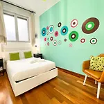 Unique House - 3 Bedrooms & 2 Bathrooms With 4 Beds - 100 Meters To The Metro A