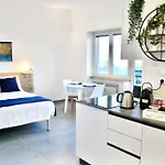 White Mary House For Two People