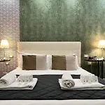 Vatican Luxury Suite