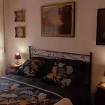 Italian Romance - A Fine Apartment In Rome