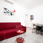 Stylish And Close To Metro
