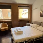 Elizabeth\'S Place, Spanish Steps
