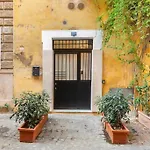 Bottega Augustea Duplex Apartment In Monti