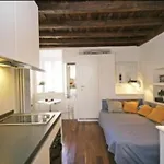 Elegante Mini Studio In The Heart Of Rome
