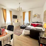 Gemelli-San Pietro-Trastevere-Casa Con Posto Auto