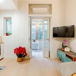 Welcome To Retreat In Trastevere