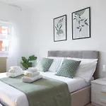 Alle 3G - 10Min To Center, A-C, 2 Baths, Terrace