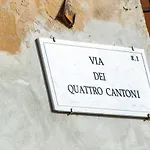 4 Cantoni, Cosy Apartment In Monti District