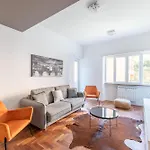 Skylife Modern 4-Bedroom Trastevere Apartment