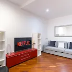 Elegantis San Giovanni Suite Apartment - Easily Get To The Historic Center, Metro, Tram And Bus Are All Nearby