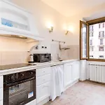 Elegantis San Giovanni Suite Apartment - Easily Get To The Historic Center, Metro, Tram And Bus Are All Nearby