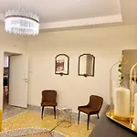 Elegant Apartment With Balcony Near The Center