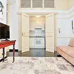 Pompeo Apartment