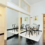 Pompeo Apartment