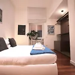 Spanish Steps Art Apartment