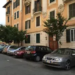 Come And Feel At Home In This Airy Three Bedrooms Apartment In Rome Centre