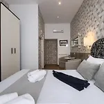Domus Pietro Inn