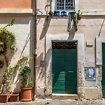 Iflat Trastevere Bianca\'S House