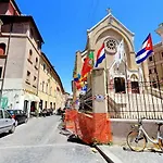 Santa Alfonso Suite