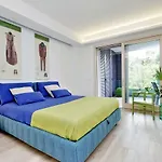 Green Terraced Apartment. 3 Stops From Colosseum