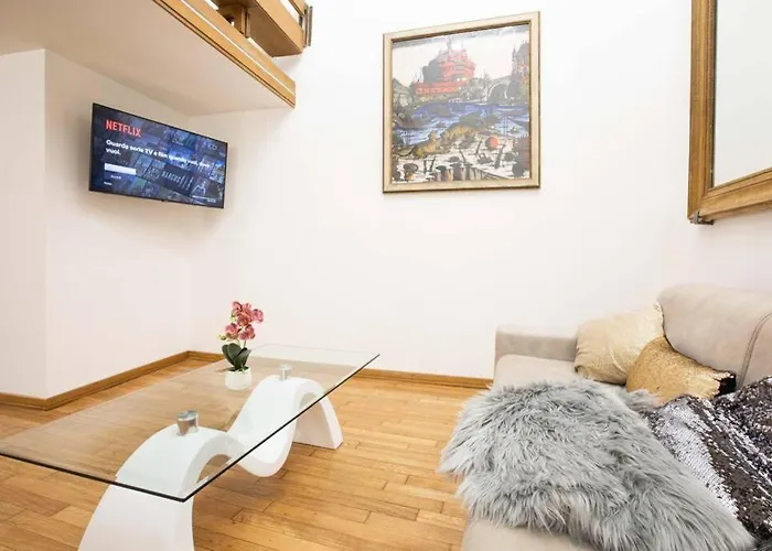 Unforgettable Split Level Jacuzzi Suite Navona