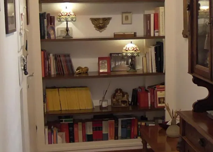 Italian Romance - A Fine Apartment In Rome