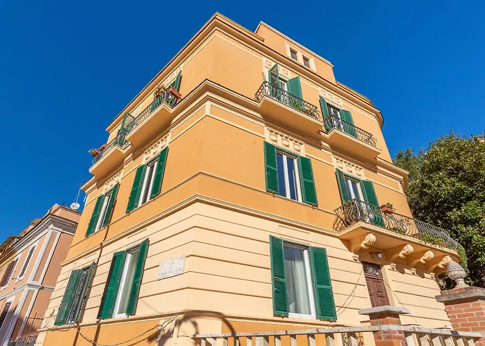 Elegantis Des Artistes Apartment
