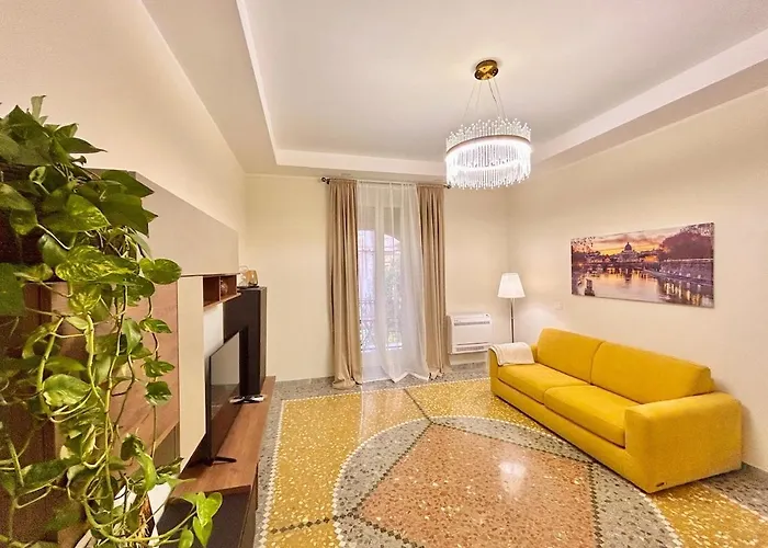 Elegant Apartment With Balcony Near The Center