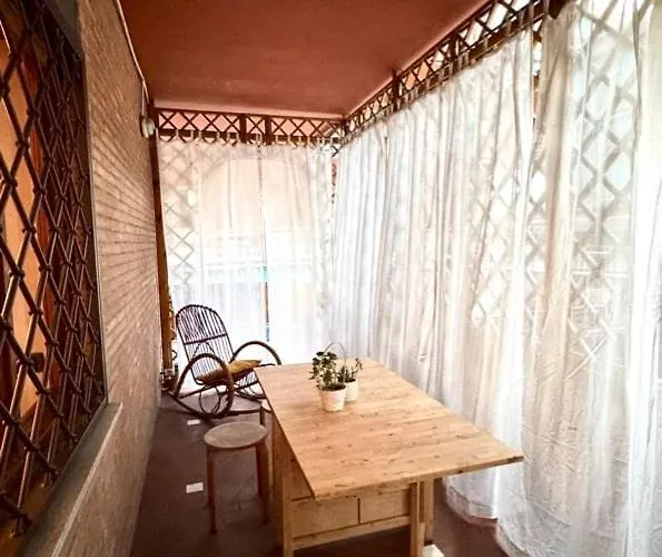 Dilly\'S Terrace Apartment