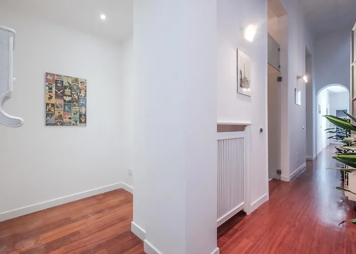 Spanish Steps Art Apartment