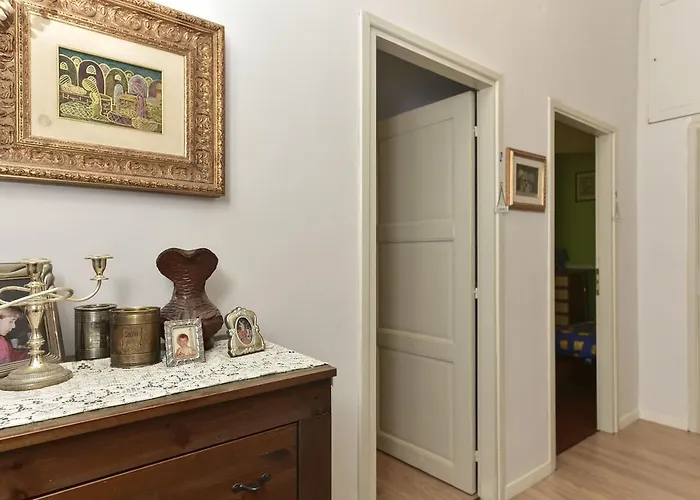 Nicole Rooms