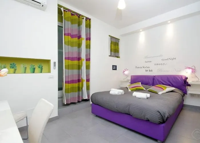 Cheap And Chic White Apartment At Coliseum