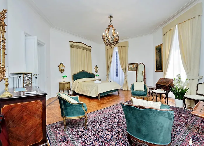 Prestigious Apartment Via Veneto