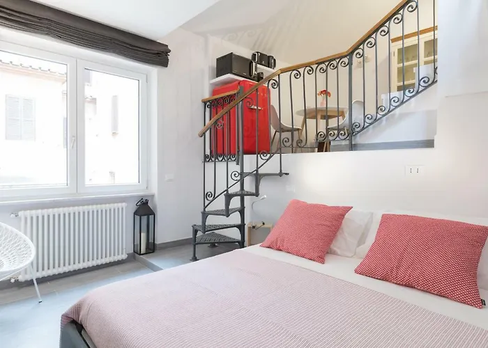 Quiet Pied A Terre With Terrace In Borgo Pio