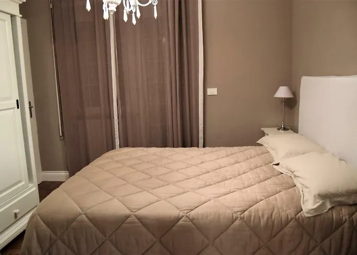 Big Tree Luxury Apartment