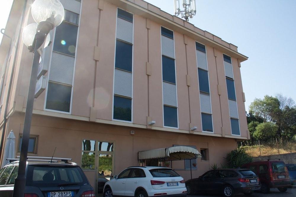 Hotel Industrial 2*