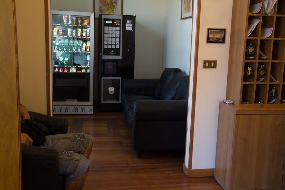 Industrial Hotel 2*