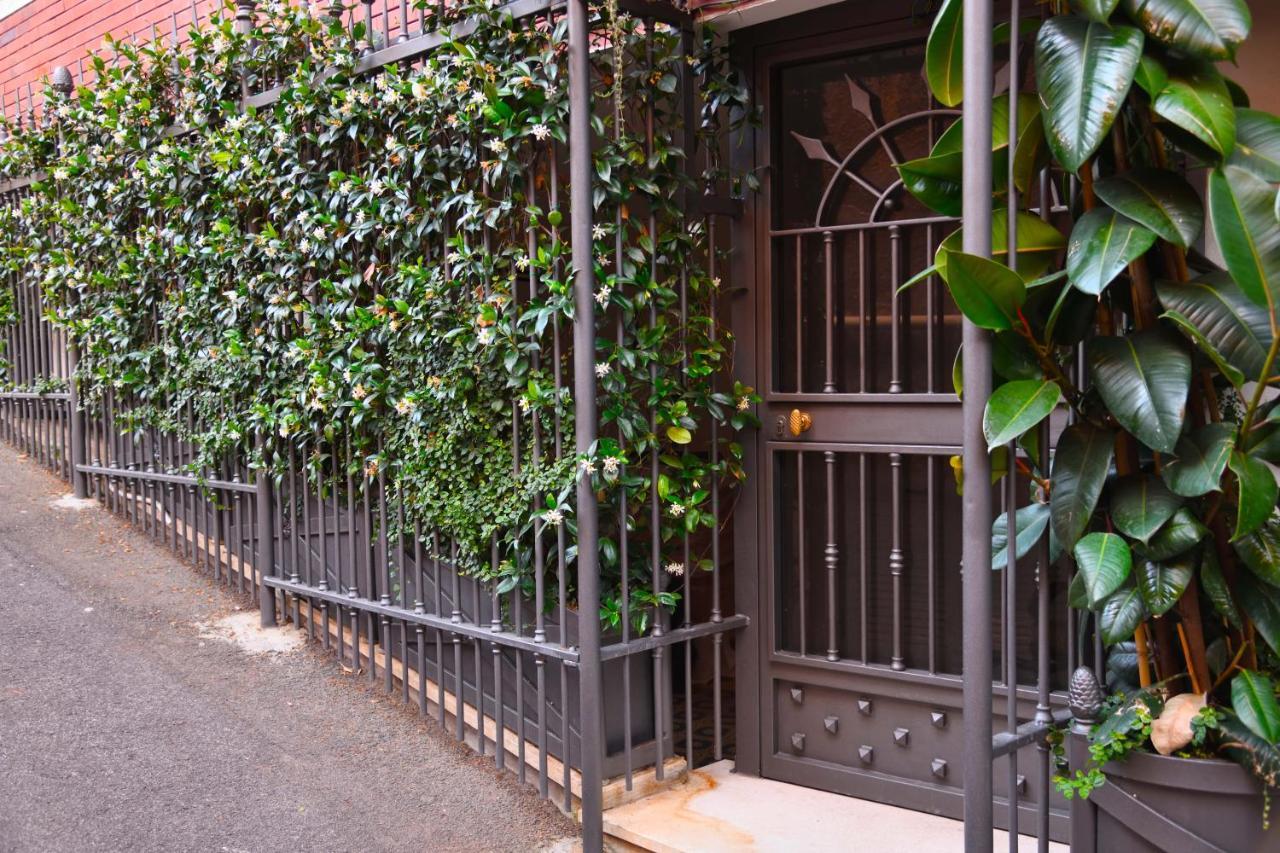 Regal House Capucci 6 Guest house Rome